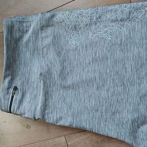 Like‎ New Active wear Leggings size XL gray
